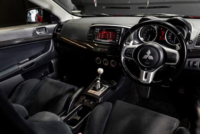 2007 Mitsubishi Lancer Evolution JDM car for sale — photo 17 of 18