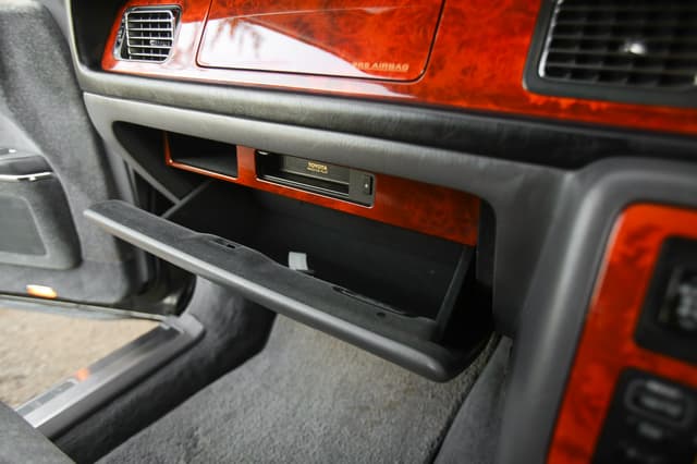 Toyota Century JDM car for sale — photo 18 of 25