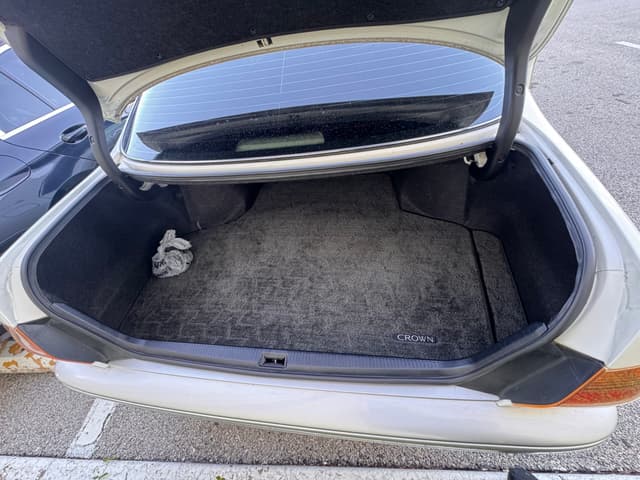 1999 Toyota Crown JDM car for sale — photo 6 of 7