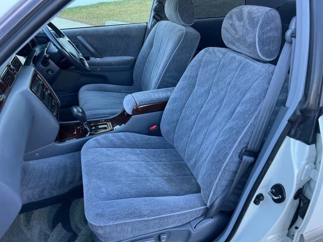 1998 Toyota Crown JDM car for sale — photo 15 of 25