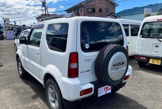 2010 Suzuki Jimny JDM car for sale — photo 18 of 20
