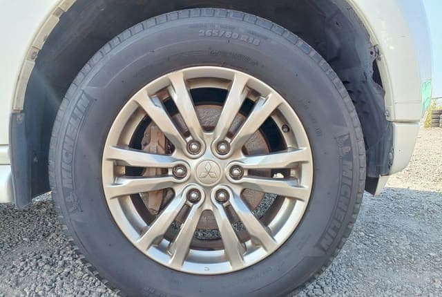 2009 Mitsubishi Pajero JDM car for sale — photo 12 of 25