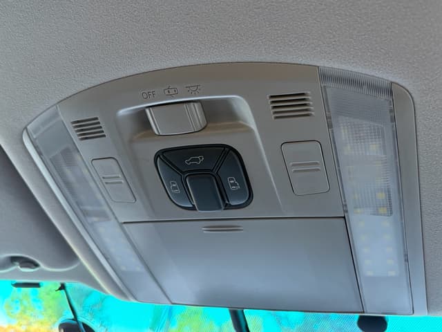 2010 Toyota Vellfire JDM car for sale — photo 12 of 16