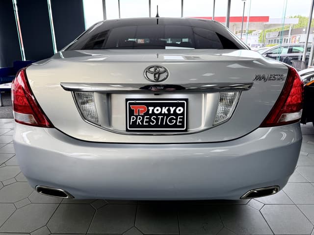 2010 Toyota Majesta JDM car for sale — photo 4 of 5