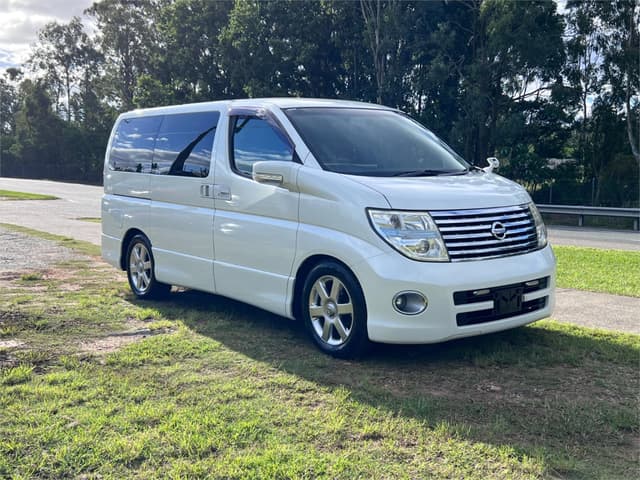 2007 Nissan Elgrand JDM car for sale — photo 4 of 16