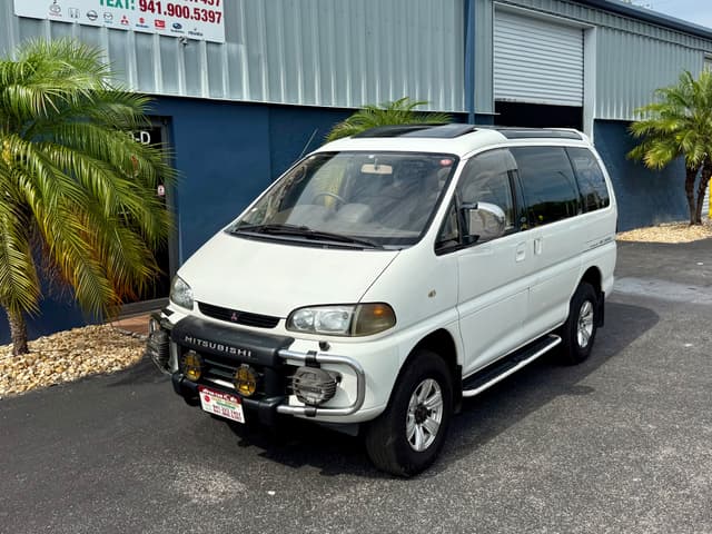 1995 Mitsubishi Delica JDM car for sale — photo 11 of 21