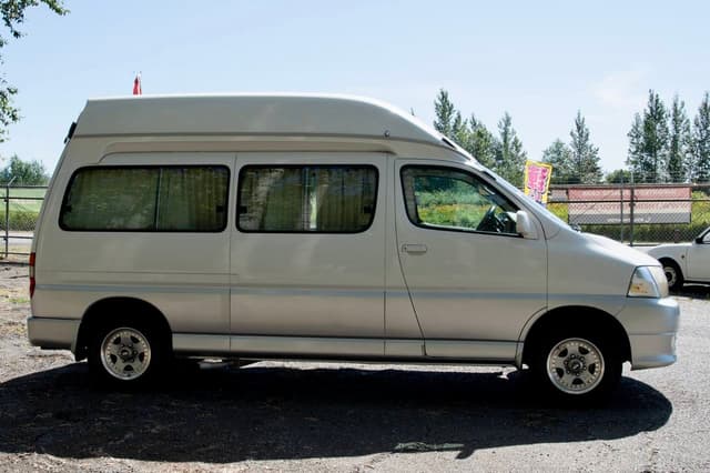 1999 Toyota Grand Hiace JDM car for sale — photo 8 of 25