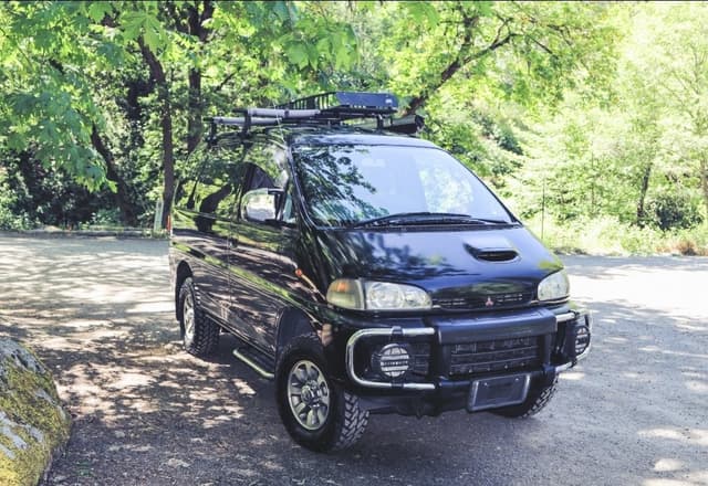 1996 Mitsubishi Delica JDM car for sale — photo 3 of 13