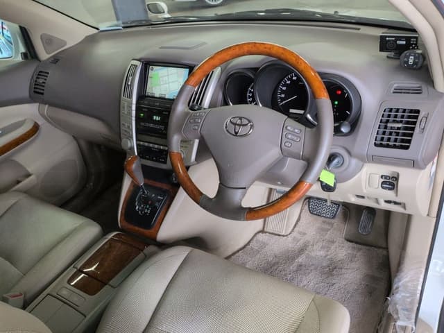 2009 Toyota Harrier JDM car for sale — photo 4 of 6
