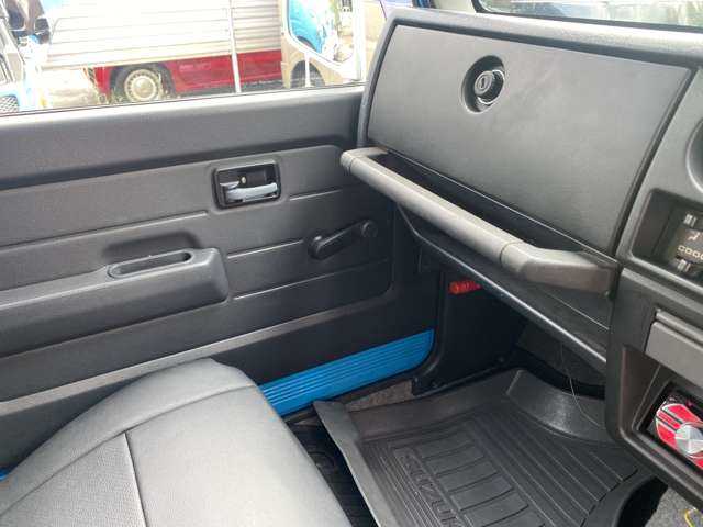 1997 Suzuki Jimny JDM car for sale — photo 10 of 17