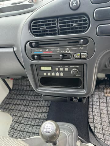 2001 Daihatsu Hijet JDM car for sale — photo 10 of 12