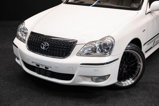 2006 Toyota Majesta JDM car for sale — photo 2 of 16