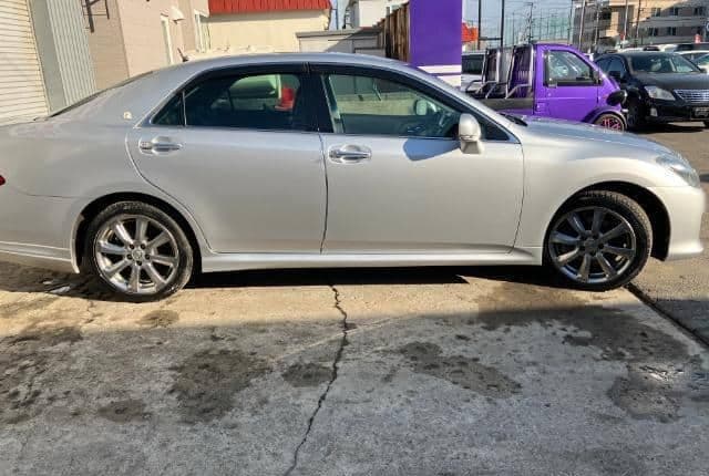 2009 Toyota Crown JDM car for sale — photo 6 of 10