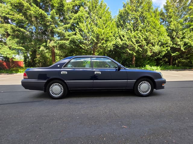 1998 Toyota Crown JDM car for sale — photo 2 of 13