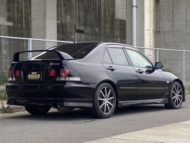 1998 Toyota Altezza JDM car for sale — photo 2 of 20