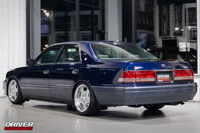 1998 Toyota Crown JDM car for sale — photo 2 of 25