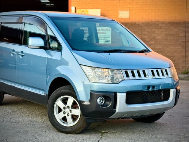 2010 Mitsubishi Delica JDM car for sale — photo 4 of 25