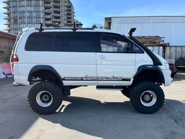 1994 Mitsubishi Delica JDM car for sale — photo 2 of 6