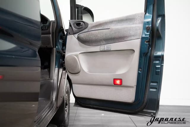 1999 Mitsubishi Delica JDM car for sale — photo 21 of 25