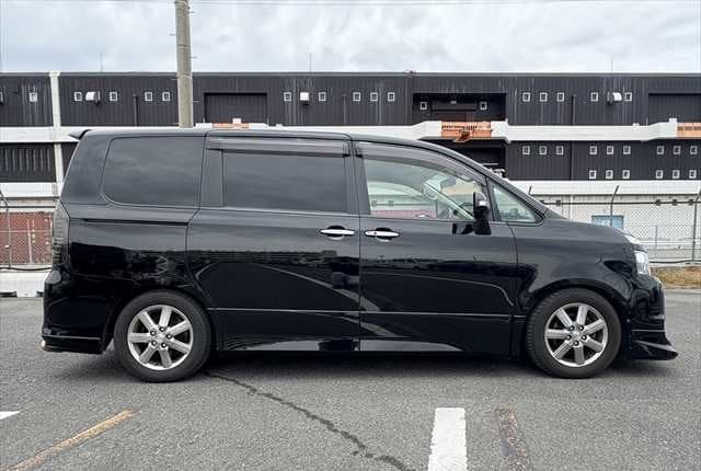 2008 Toyota Voxy JDM car for sale — photo 5 of 25