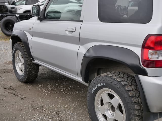 2001 Mitsubishi Pajero JDM car for sale — photo 16 of 25