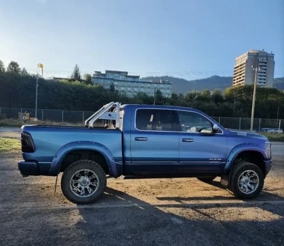 2020 Chrysler JDM car for sale — photo 4 of 8