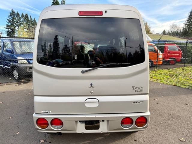 2000 Mitsubishi Town Box JDM car for sale — photo 7 of 25