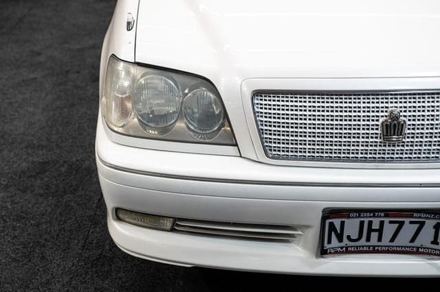 2000 Toyota Crown JDM car for sale — photo 11 of 18