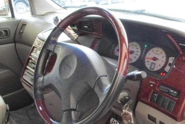 2002 Nissan Elgrand JDM car for sale — photo 13 of 21