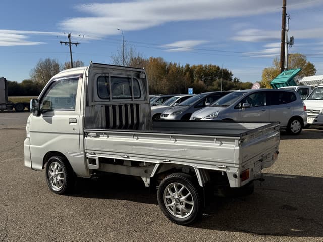 2005 Daihatsu Hijet JDM car for sale — photo 6 of 10