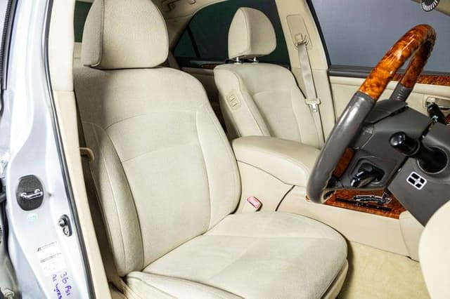 2007 Toyota Crown JDM car for sale — photo 18 of 20