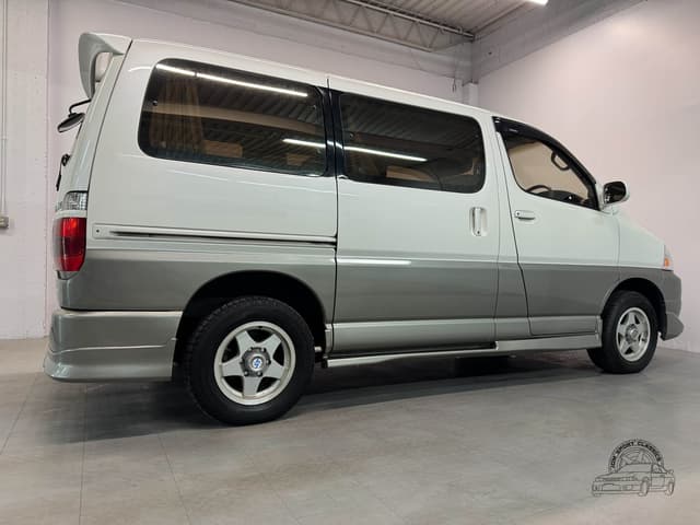2001 Toyota Grand Hiace JDM car for sale — photo 21 of 25
