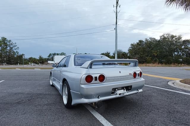 1992 Nissan Skyline JDM car for sale — photo 11 of 18