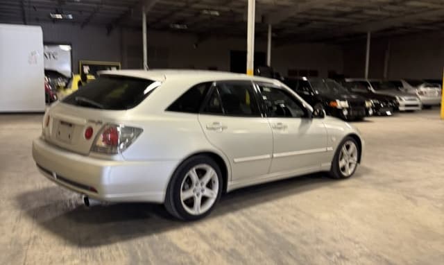 2001 Toyota Altezza JDM car for sale — photo 9 of 25