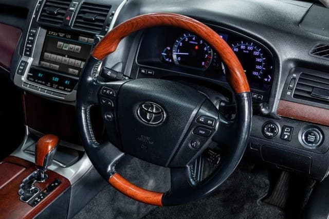 2009 Toyota Majesta JDM car for sale — photo 17 of 20