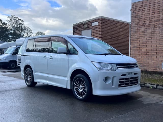 2007 Mitsubishi Delica JDM car for sale — photo 4 of 17