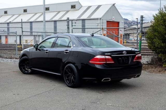 2012 Toyota Crown JDM car for sale — photo 4 of 13