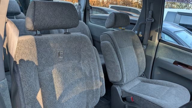 2000 Nissan Elgrand JDM car for sale — photo 11 of 12