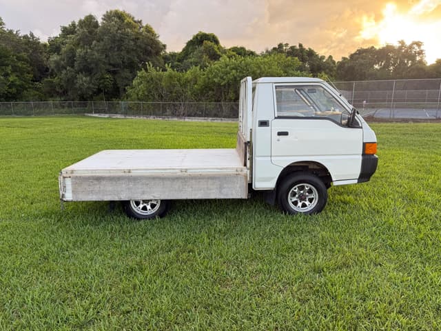 1994 Mitsubishi Delica JDM car for sale — photo 23 of 25
