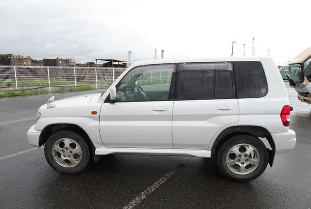 1999 Mitsubishi Pajero JDM car for sale — photo 2 of 25