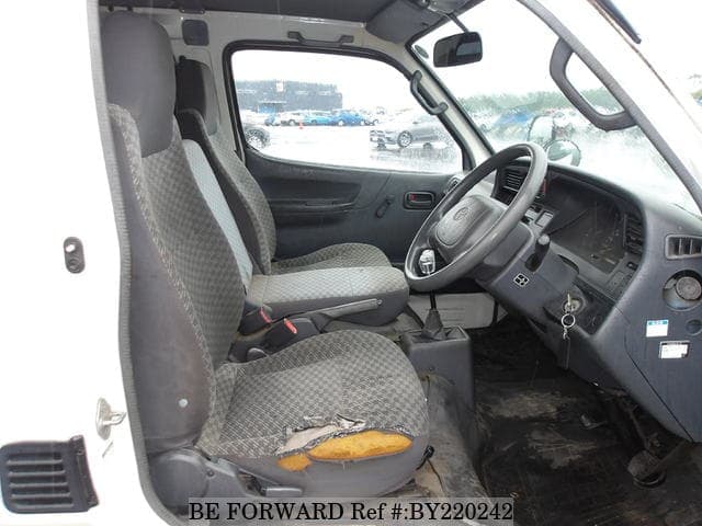 2002 Toyota HiAce JDM car for sale — photo 17 of 25