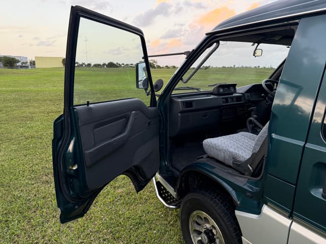 1996 Mitsubishi Delica JDM car for sale — photo 10 of 25