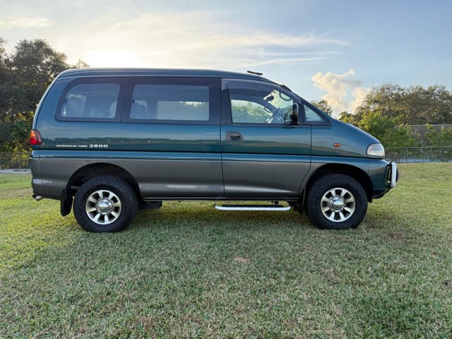 1996 Mitsubishi Delica JDM car for sale — photo 21 of 24