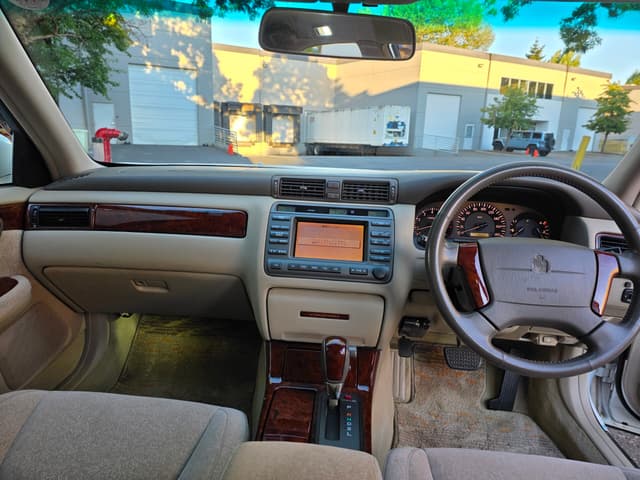 2000 Toyota Crown JDM car for sale — photo 4 of 13
