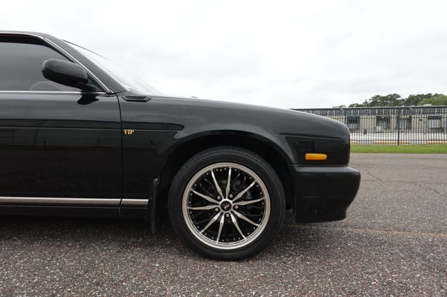 1992 Nissan Gloria JDM car for sale — photo 2 of 20