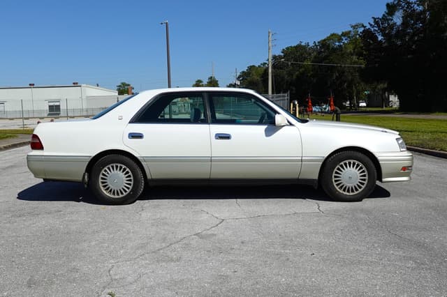 1997 Toyota Crown JDM car for sale — photo 4 of 16