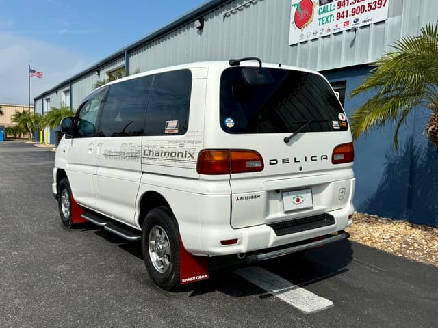 2000 Mitsubishi Delica JDM car for sale — photo 6 of 24