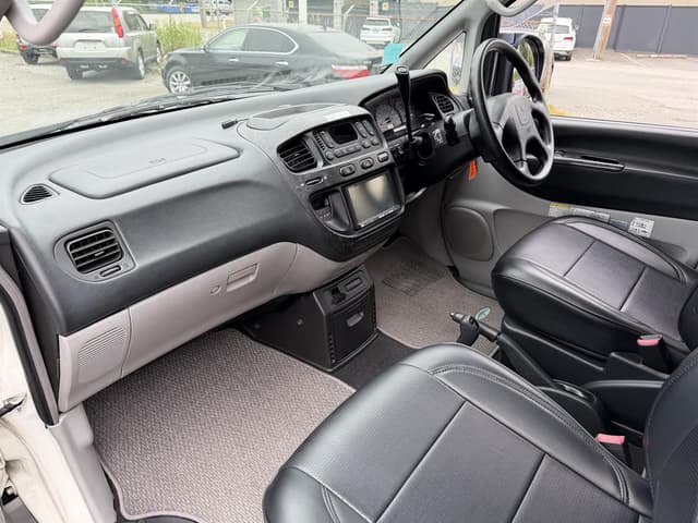 2004 Mitsubishi Delica JDM car for sale — photo 11 of 17