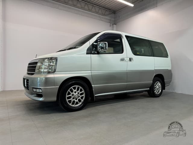 2001 Nissan Elgrand JDM car for sale — photo 10 of 25