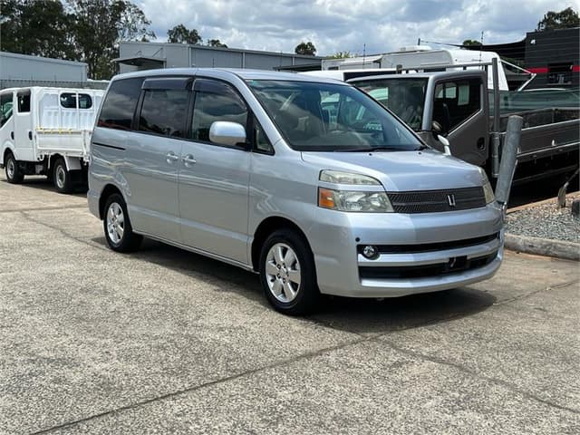 2006 Toyota Voxy JDM car for sale — photo 4 of 18